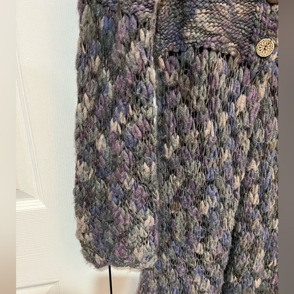 Free People 3/4 length sweater. Size M. Blue/Purple/Hunter Green accents. - Picture 10 of 11